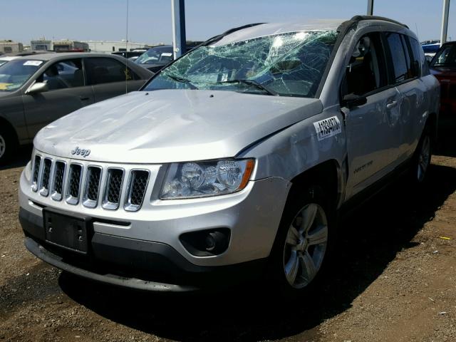 1C4NJCBB0DD258231 - 2013 JEEP COMPASS SP 银色 照片 2