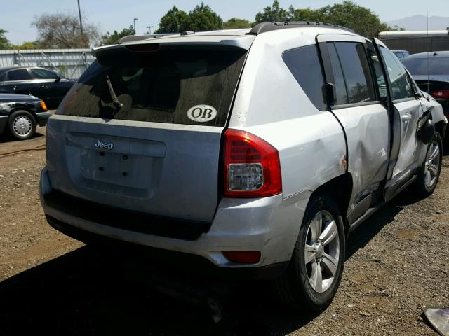 1C4NJCBB0DD258231 - 2013 JEEP COMPASS SP 银色 照片 4