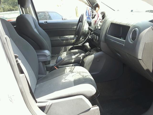 1C4NJCBB0DD258231 - 2013 JEEP COMPASS SP 银色 照片 5