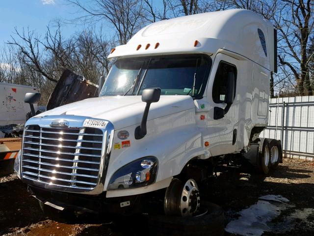 1FUJGLBG0HLJH7366 - 2017 FREIGHTLINER CASCADIA 1 WHITE photo 2