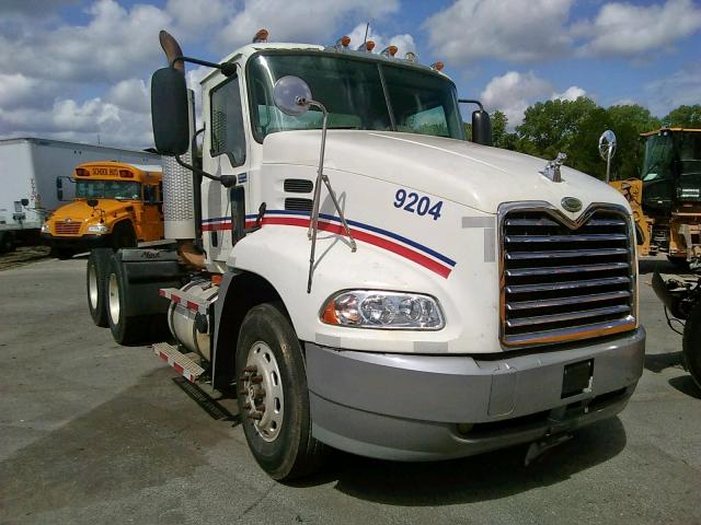 1M1AK06Y27N017889 - 2007 MACK 600 CXN600 WHITE photo 1