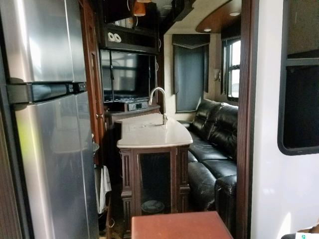 5ZT3ST9F8HG301150 - 2017 WILDWOOD 5TH WHEEL WHITE photo 5