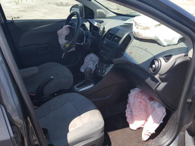 1G1JA5SH6D4244387 - 2013 CHEVROLET SONIC LS 石墨色 照片 5