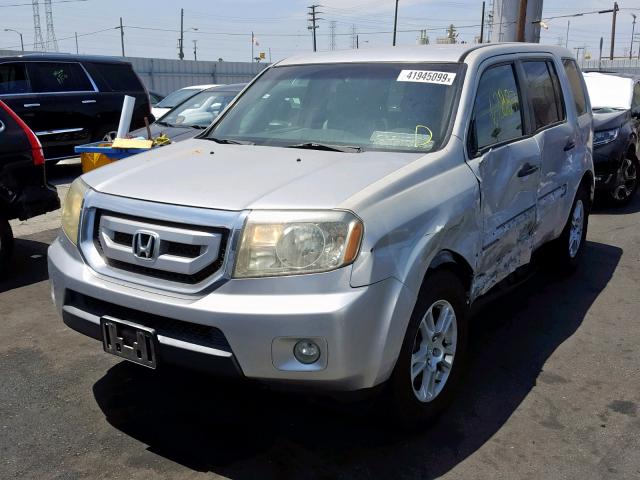 5FNYF3H21AB001427 - 2010 HONDA PILOT LX SILVER photo 2