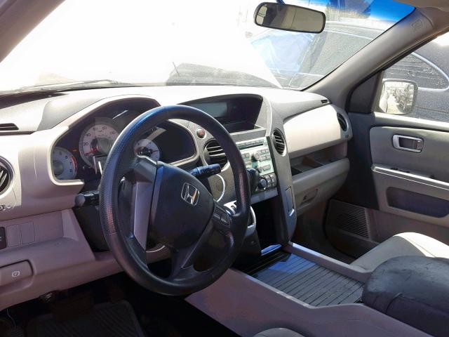 5FNYF3H21AB001427 - 2010 HONDA PILOT LX SILVER photo 9