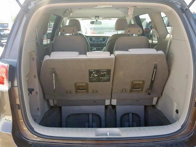 KNDMB5C18H6233050 - 2017 KIA SEDONA LX BROWN photo 9