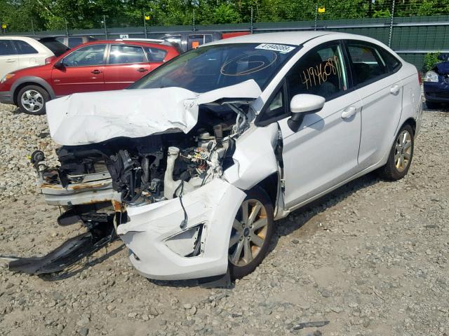 3FADP4BJXCM160369 - 2012 FORD FIESTA SE WHITE photo 2