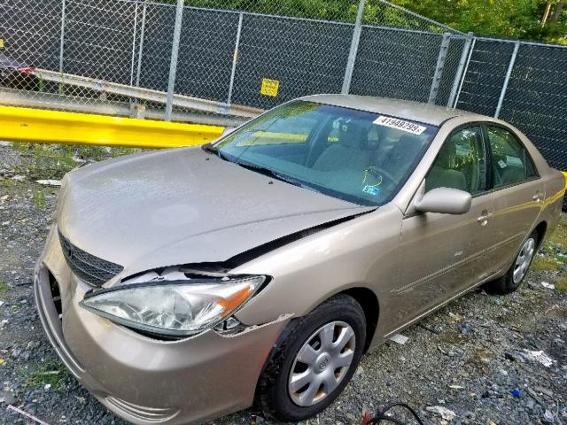 4T1BE30K52U069206 - 2002 TOYOTA CAMRY LE GOLD photo 2