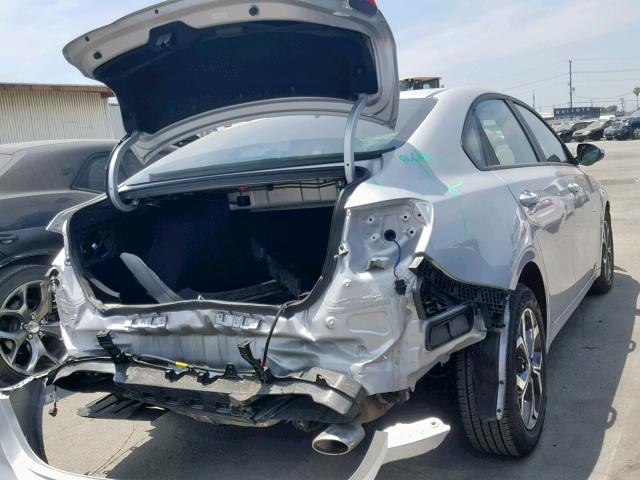 3KPF24ADXKE076994 - 2019 KIA FORTE FE SILVER photo 4