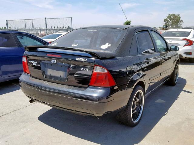 1FAFP34N15W298601 - 2005 FORD FOCUS ZX4 BLACK photo 4