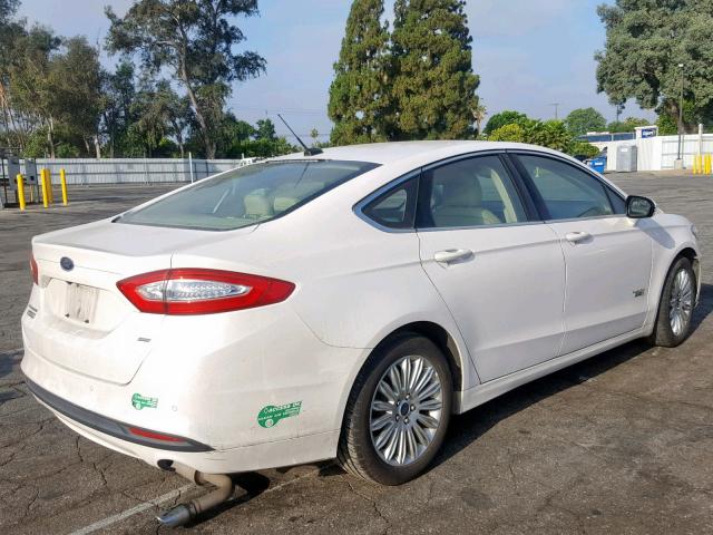 3FA6P0PU4GR166018 - 2016 FORD FUSION SE WHITE photo 4