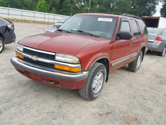 1GNDT13W0XK236491 - 1999 CHEVROLET BLAZER RED photo 2