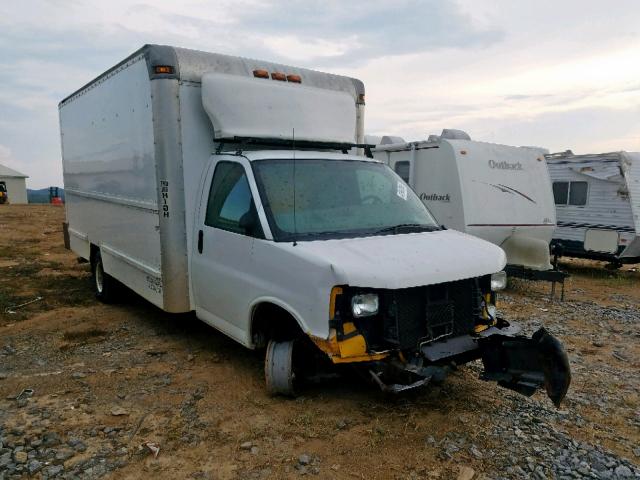 1GDJG31K681907726 - 2008 GMC SAVANA CUT WHITE photo 1