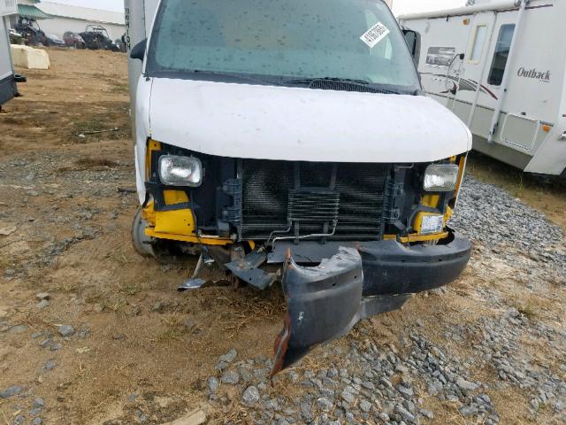 1GDJG31K681907726 - 2008 GMC SAVANA CUT WHITE photo 9