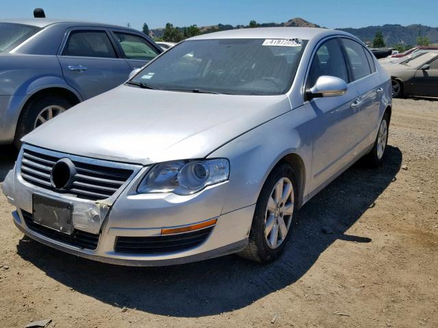 WVWJK73C68E037324 - 2008 VOLKSWAGEN PASSAT TUR SILVER photo 2