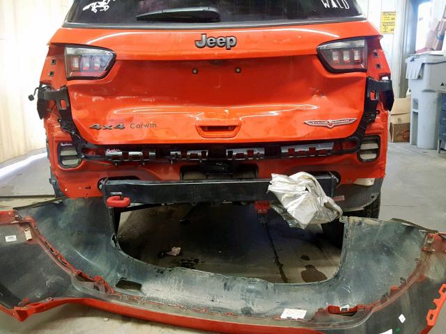 3C4NJDDB2JT207564 - 2018 JEEP COMPASS TR ORANGE photo 9