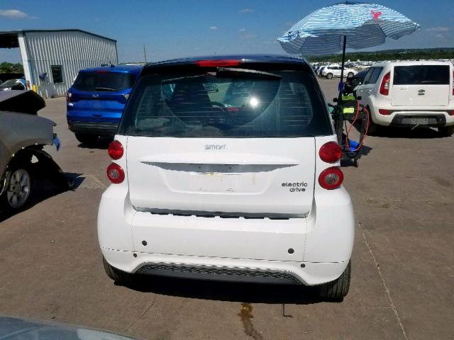 WMEEJ9AA3FK831408 - 2015 SMART FORTWO WHITE photo 6