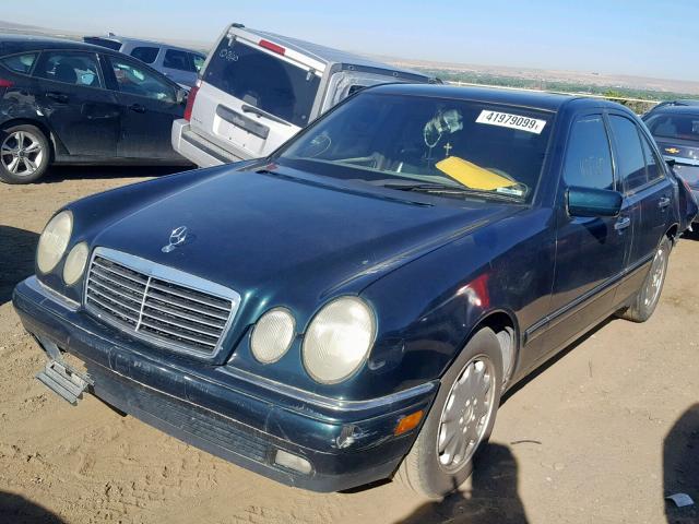 WDBJF55F8VA273622 - 1997 MERCEDES-BENZ E 320 GREEN photo 2