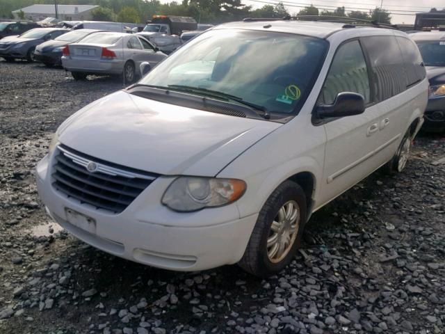 2A8GP54L26R663556 - 2006 CHRYSLER TOWN & COU WHITE photo 2