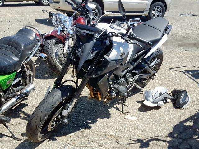 JYARN53E2HA000290 - 2017 YAMAHA FZ09 WHITE photo 2