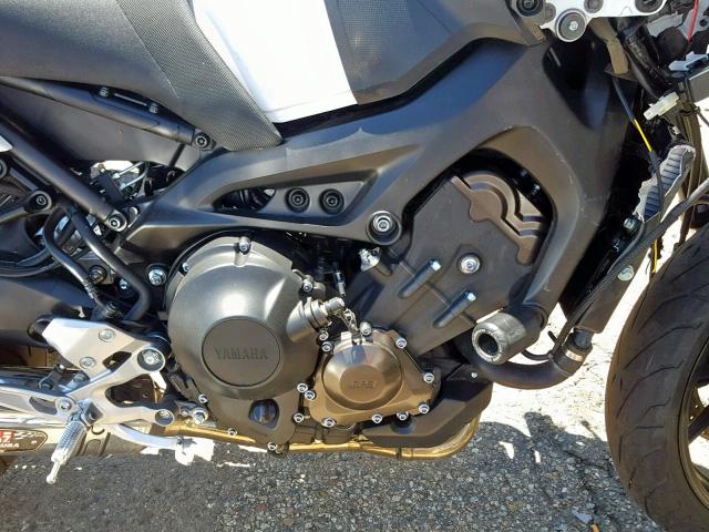 JYARN53E2HA000290 - 2017 YAMAHA FZ09 WHITE photo 7