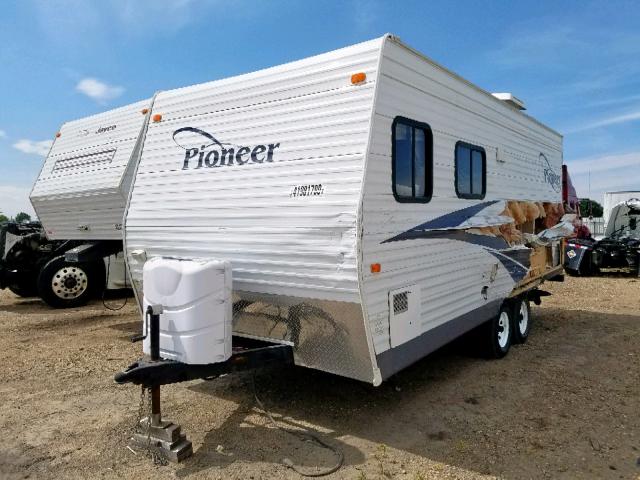 1EB1C182062492712 - 2006 FLEETWOOD PIONEER  WHITE photo 2