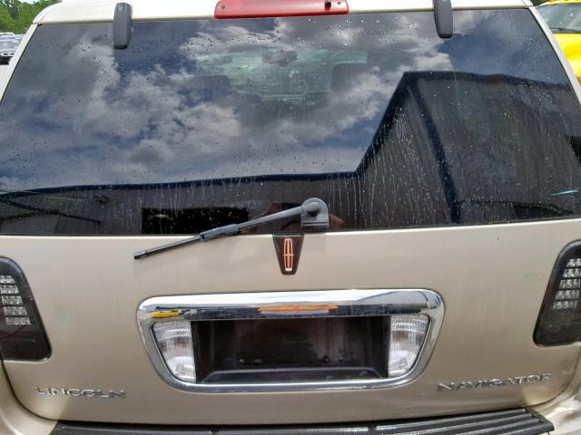5LMFU28R74LJ29248 - 2004 LINCOLN NAVIGATOR CREAM photo 9