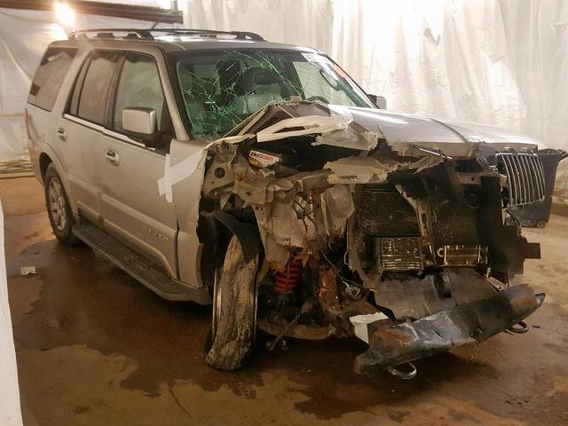 5LMFU28RX4LJ10788 - 2004 LINCOLN NAVIGATOR SILVER photo 1