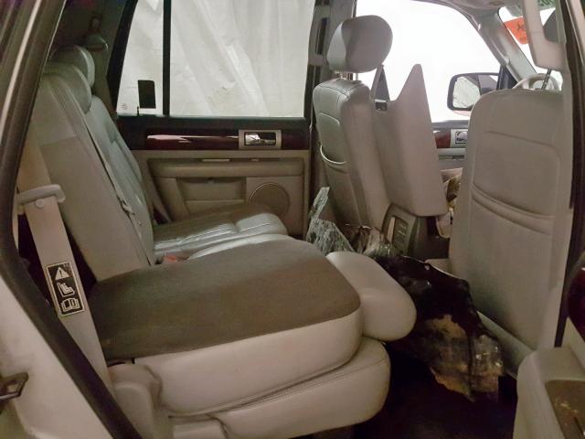 5LMFU28RX4LJ10788 - 2004 LINCOLN NAVIGATOR SILVER photo 6