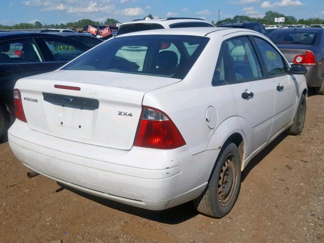 1FAFP34N45W304245 - 2005 FORD FOCUS ZX4 WHITE photo 4