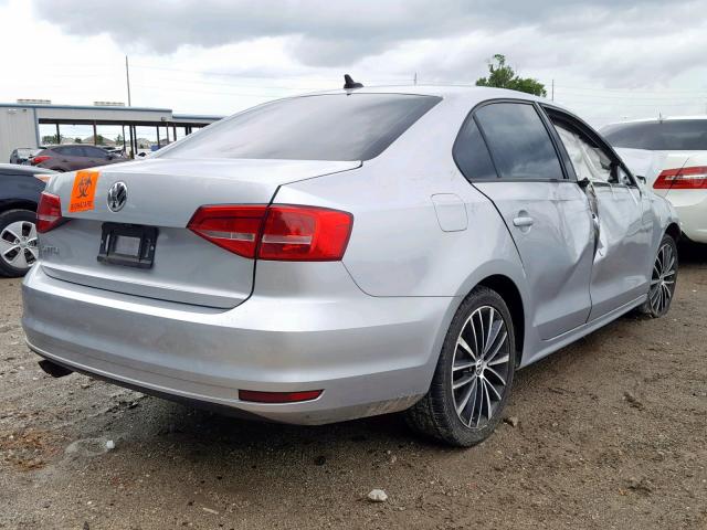 3VW2K7AJ8FM240662 - 2015 VOLKSWAGEN JETTA BASE SILVER photo 4