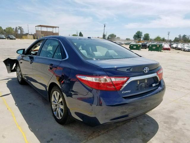 4T1BD1FK1HU213695 - 2017 TOYOTA CAMRY HYBR BLUE photo 3