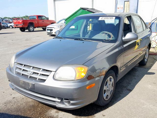 KMHCG45C75U579826 - 2005 HYUNDAI ACCENT GL GRAY photo 2