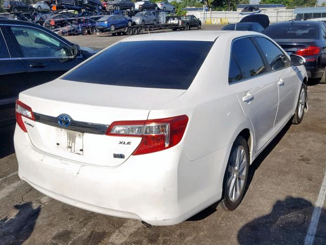 4T1BD1FK3DU071604 - 2013 TOYOTA CAMRY HYBR WHITE photo 4