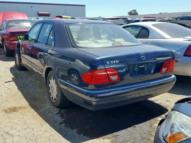 WDBJF65F8WA681822 - 1998 MERCEDES-BENZ E 320 BLUE photo 3