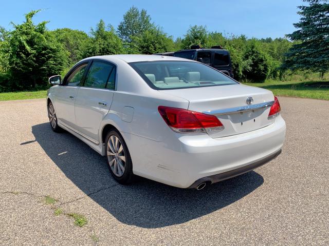 4T1BK3DBXBU407329 - 2011 TOYOTA AVALON BAS WHITE photo 2