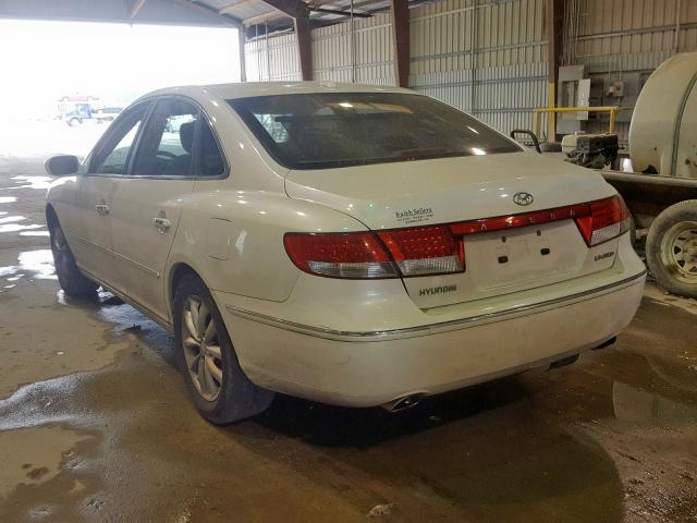 KMHFC46F18A281764 - 2008 HYUNDAI AZERA SE WHITE photo 3