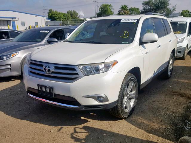 5TDDK3EH2DS251813 - 2013 TOYOTA HIGHLANDER WHITE photo 2