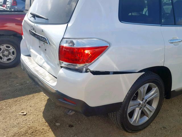 5TDDK3EH2DS251813 - 2013 TOYOTA HIGHLANDER WHITE photo 9