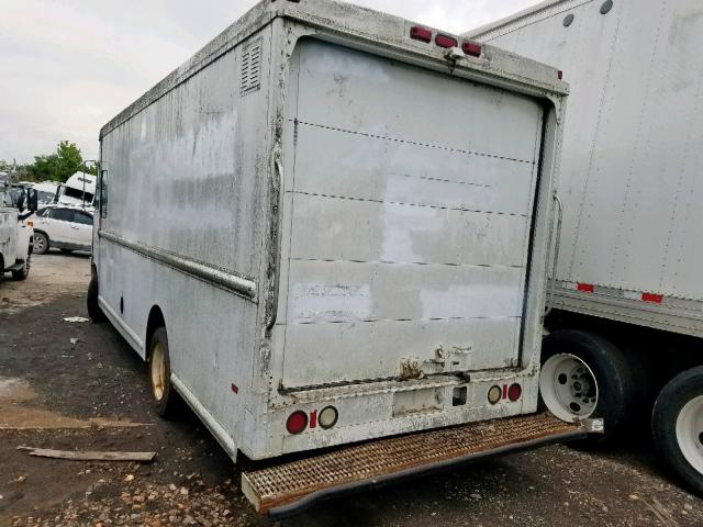 4UZAAPBW91CH89243 - 2001 FREIGHTLINER CHASSIS M WHITE photo 3
