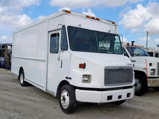 4UZAAPBW42CK57090 - 2002 FREIGHTLINER CHASSIS M WHITE photo 1