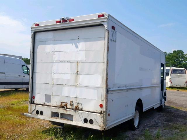 4UZAAPCP75CU75892 - 2005 FREIGHTLINER CHASSIS M WHITE photo 4