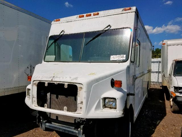 4UZAAPBW73CL10060 - 2003 FREIGHTLINER CHASSIS M WHITE photo 2