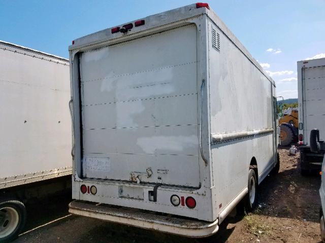 4UZAAPBW73CL10060 - 2003 FREIGHTLINER CHASSIS M WHITE photo 4