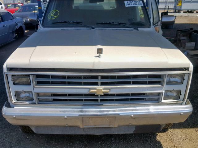 1GNEV16K5JF119450 - 1988 CHEVROLET SUBURBAN V WHITE photo 9