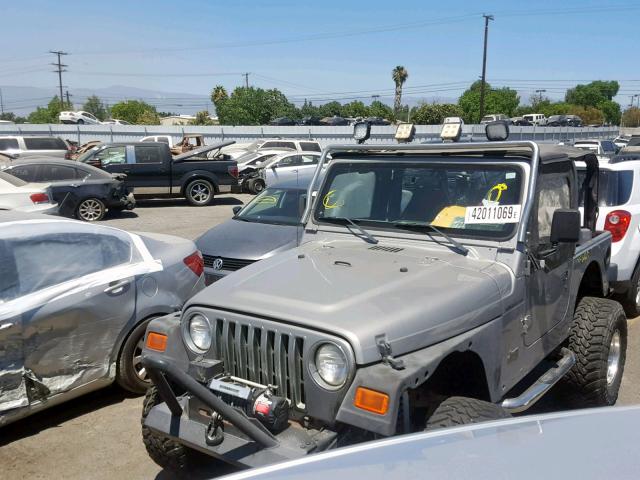 1J4FA29P31P311623 - 2001 JEEP WRANGLER / SILVER photo 2