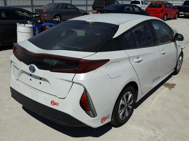 JTDKARFP6H3059398 - 2017 TOYOTA PRIUS PRIM WHITE photo 4