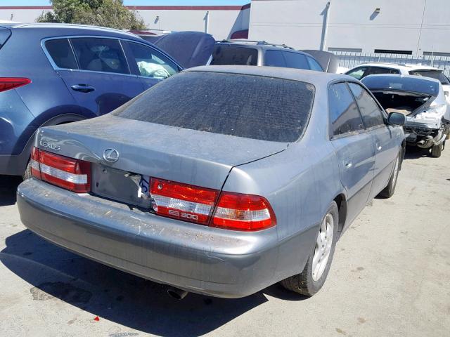 JT8BF28G110306371 - 2001 LEXUS ES 300 SILVER photo 4