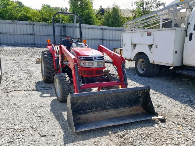 33G081220797 - 2010 MAHINDRA AND MAHINDRA TRACTOR RED photo 1