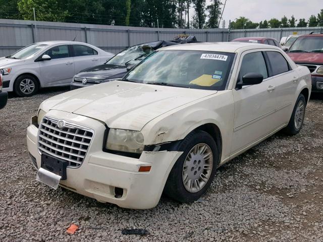 2C3KA43RX7H872090 - 2007 CHRYSLER 300 WHITE photo 2